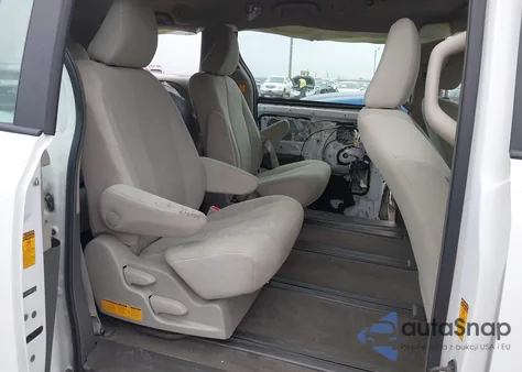 2013 Toyota Sienna L V6 7 Passenger z USA, uszkodzony, nr VIN 5TDZK3DC8DS342497